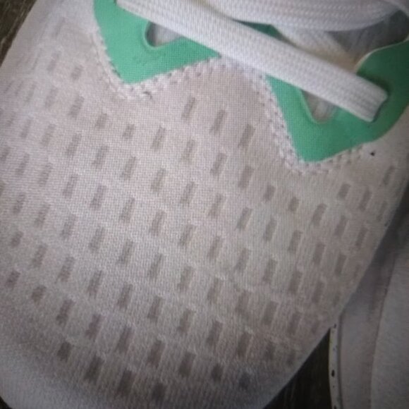 Nike women's  size  8   white / aqua-mint  athletic sneakers - Picture 10 of 13